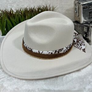 Stylish Cream Cowboy Hat with Brown Accents